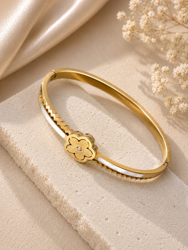 White & Gold Flower