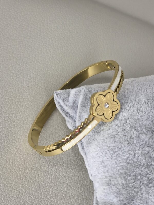 White & Gold Flower