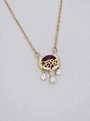 Queen Style Zircon & Red Stone Necklace Gold color