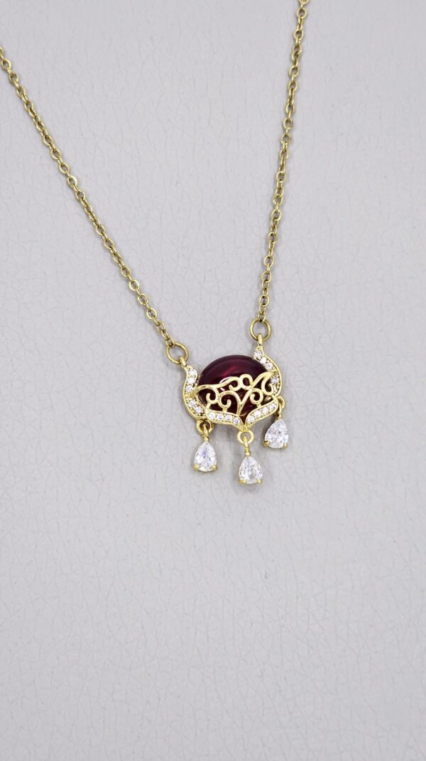 Queen Style Zircon & Red Stone Necklace Gold color