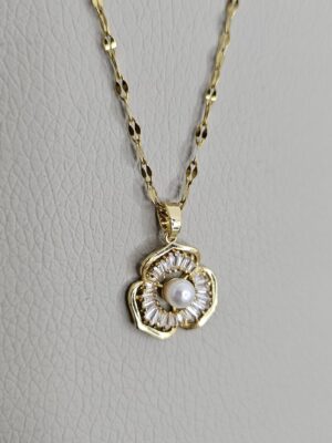 Trend Necklace Pearl Zircon Flower Gold Color